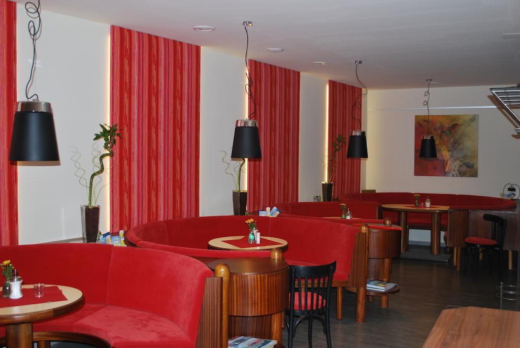 Hotel Restaurant Lauriacum Enns Buitenkant foto